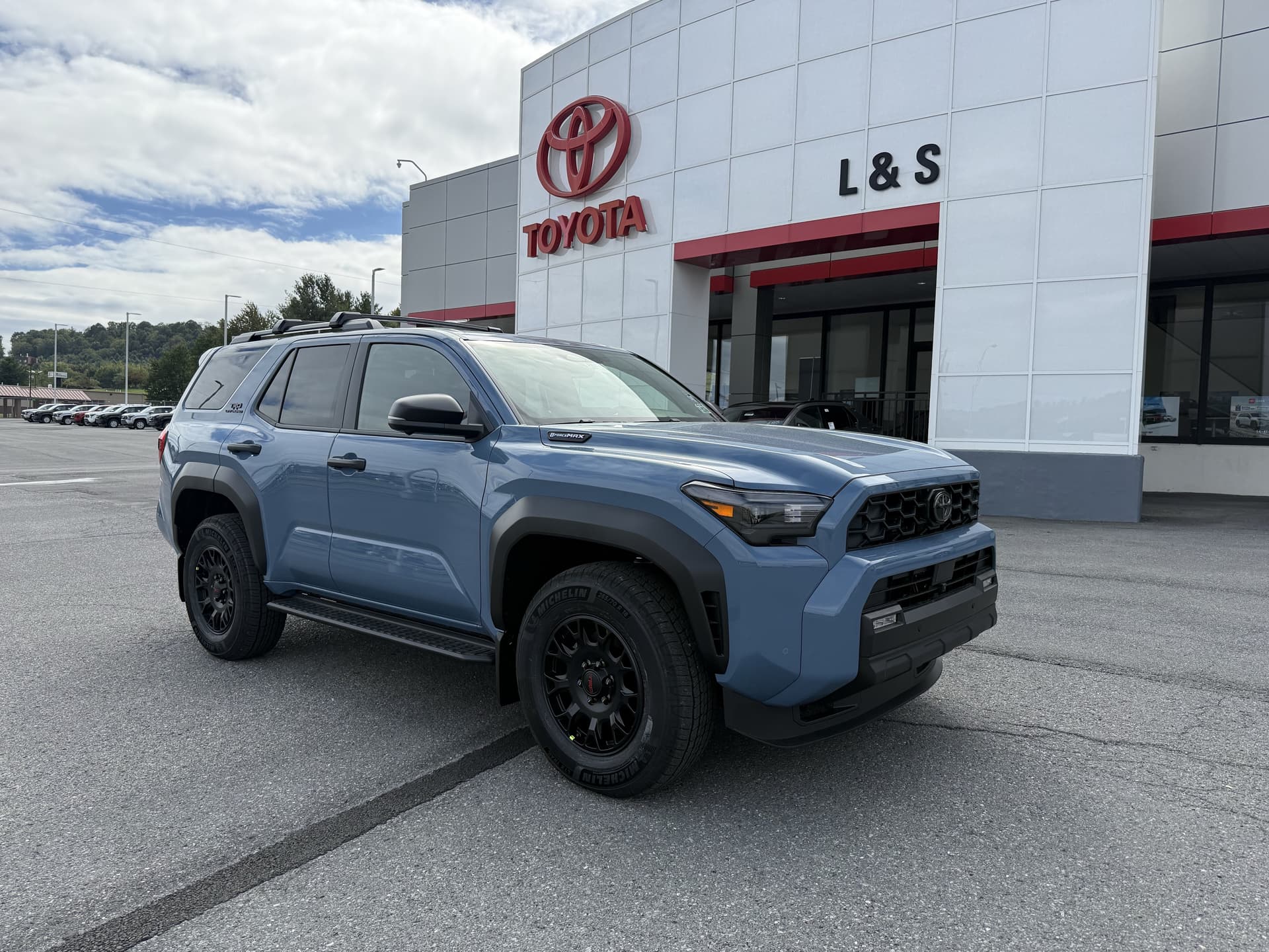 2026 Toyota 4Runner Base — photo 1 of 33