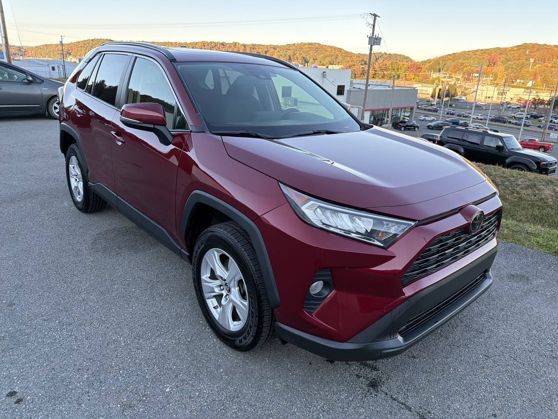 2019 Toyota RAV4 XLE — photo 1 of 4