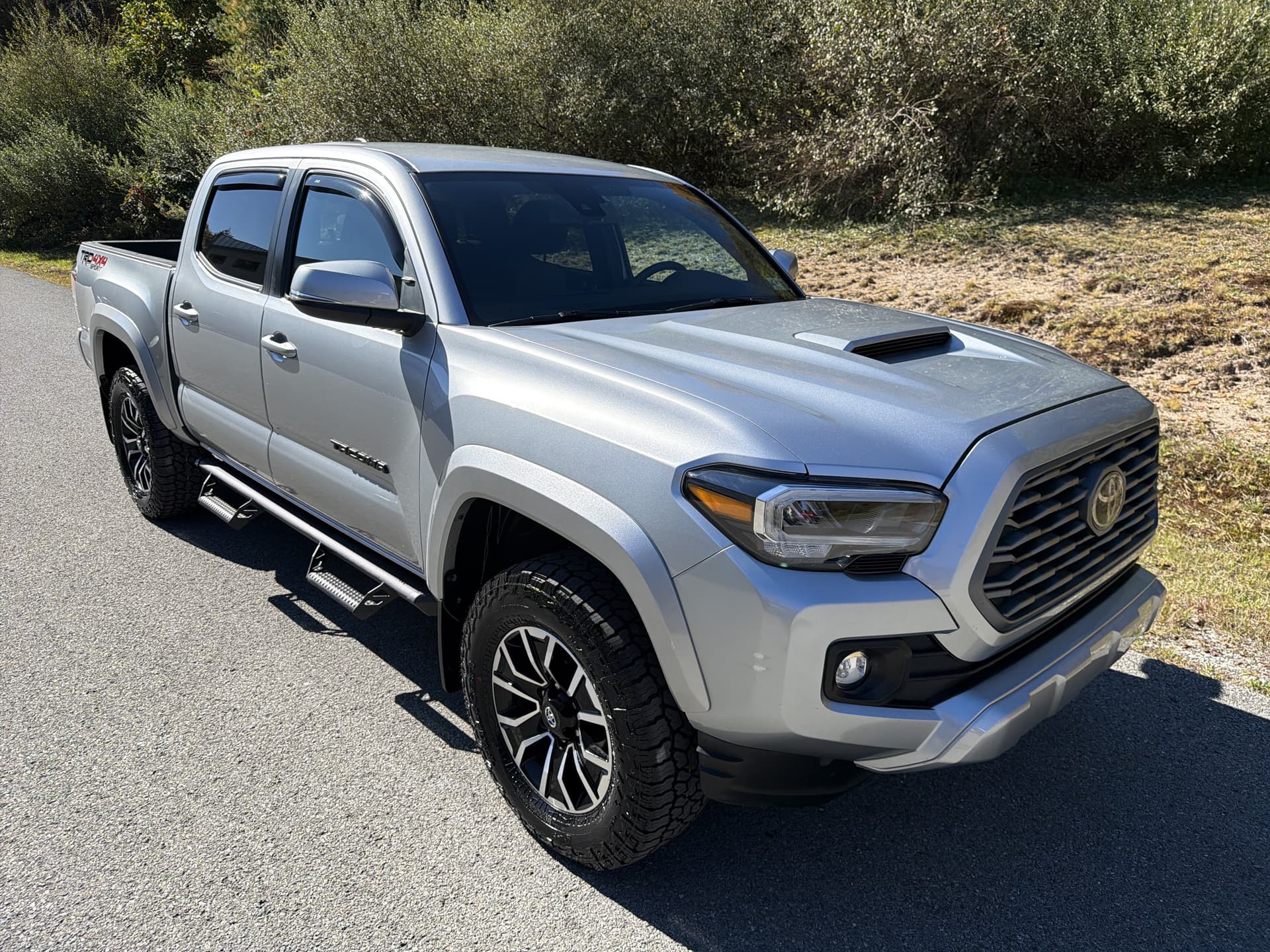 2022 Toyota Tacoma 4WD TRD Sport — photo 1 of 11