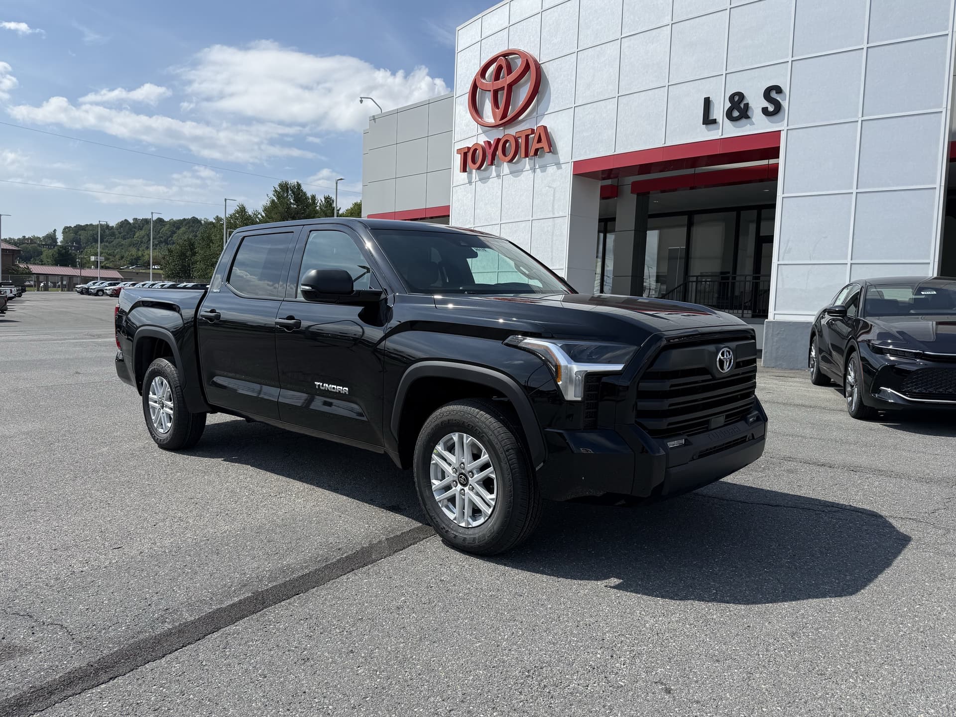 2026 Toyota Tundra 2WD SR5 — photo 1 of 33
