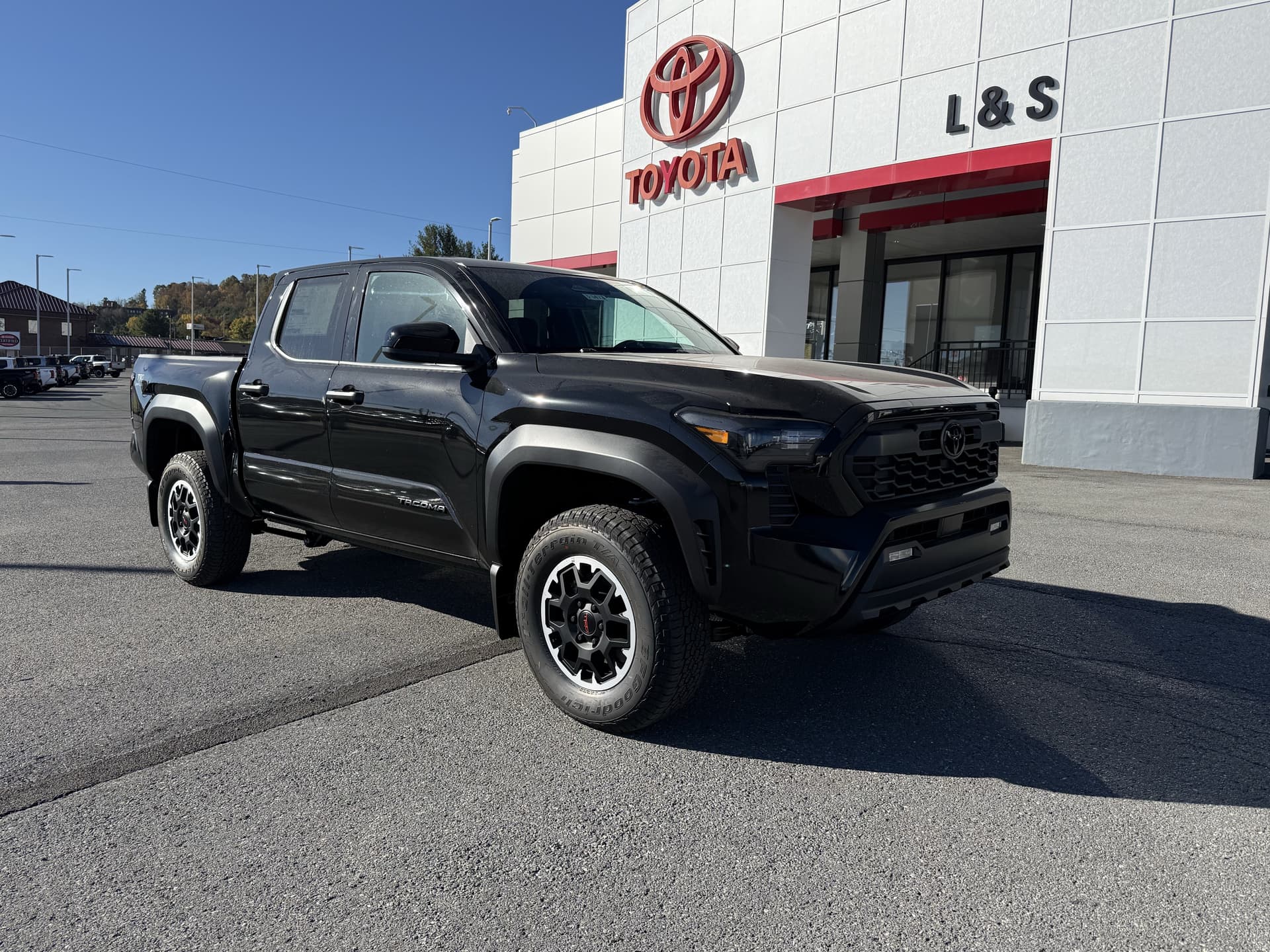 2026 Toyota Tacoma 4WD TRD Off Road — photo 1 of 33