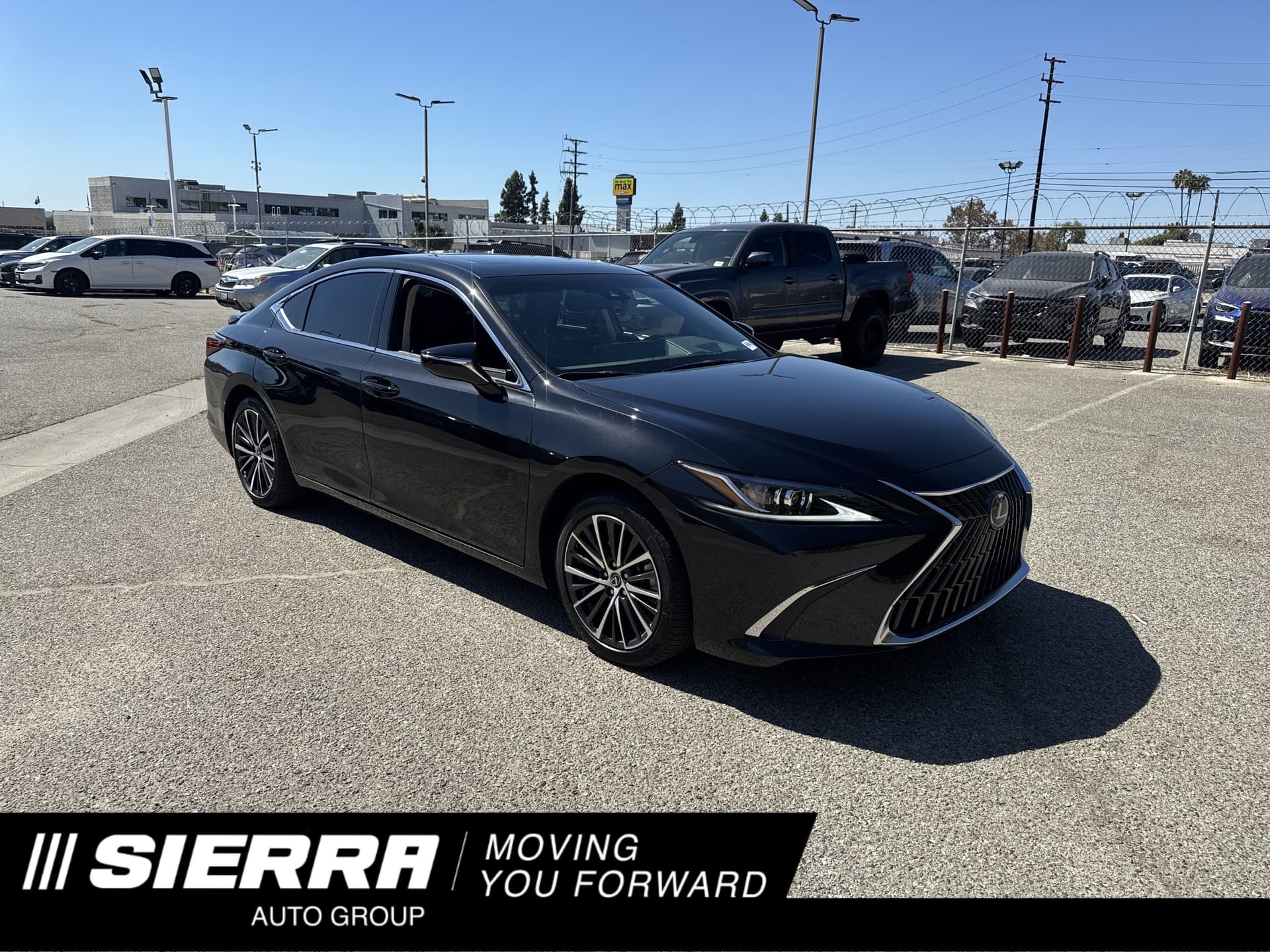 2024 Lexus ES Base — photo 1 of 10