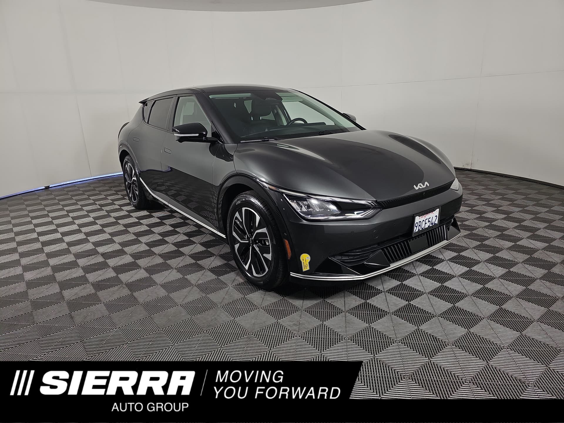 2022 Kia EV6 Wind — photo 1 of 34