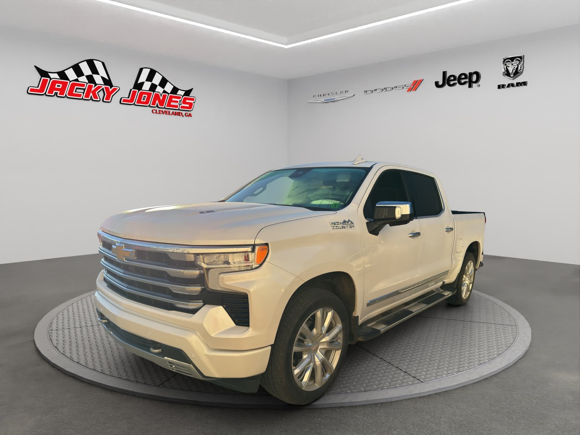 2024 Chevrolet Silverado 1500 High Country — photo 1 of 13