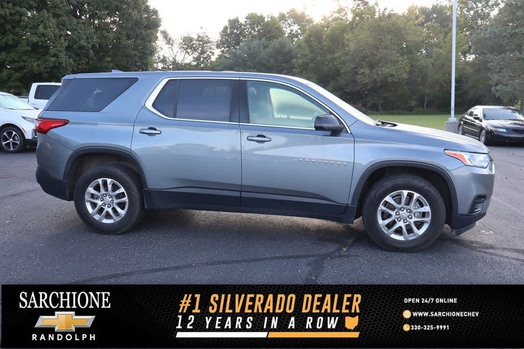 2021 Chevrolet Traverse LS — photo 1 of 4