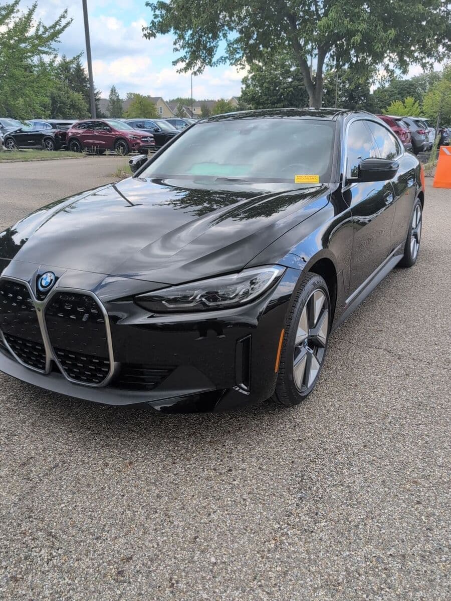 2024 BMW i4 eDrive35 — photo 1 of 8