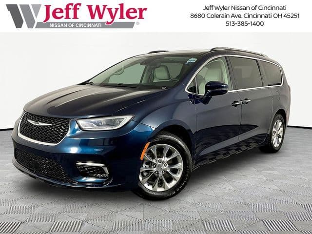 2021 Chrysler Pacifica Touring L — photo 1 of 39