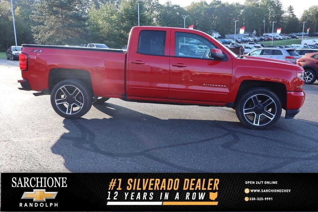 2018 Chevrolet Silverado 1500 LT — photo 1 of 4