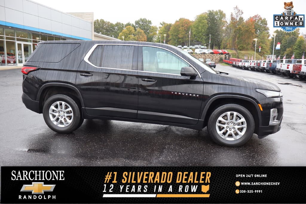 2023 Chevrolet Traverse LS — photo 1 of 34