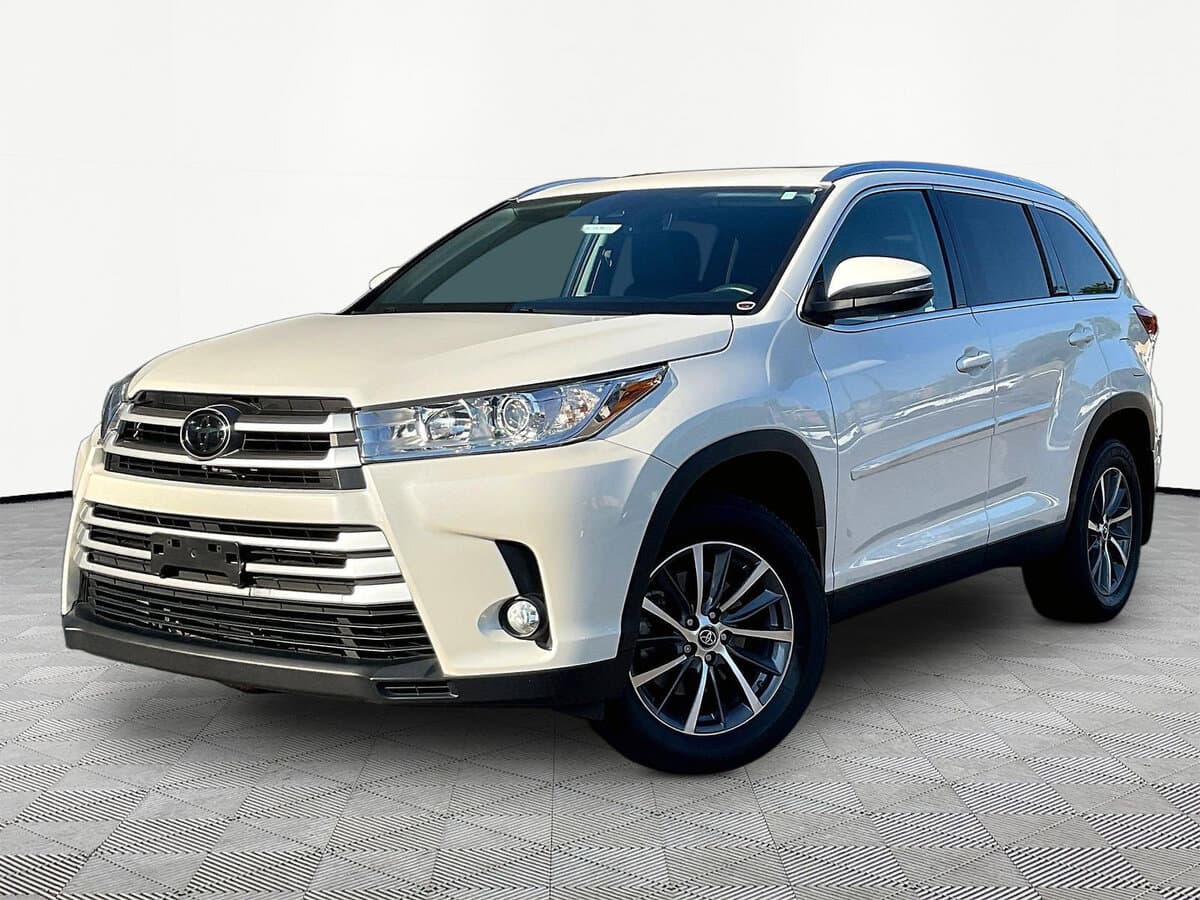 2019 Toyota Highlander XLE — photo 1 of 34