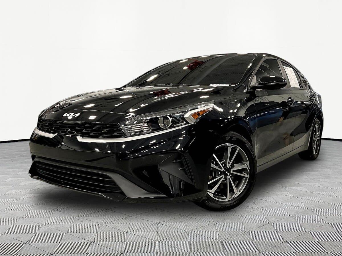 2024 Kia Forte LXS — photo 1 of 37