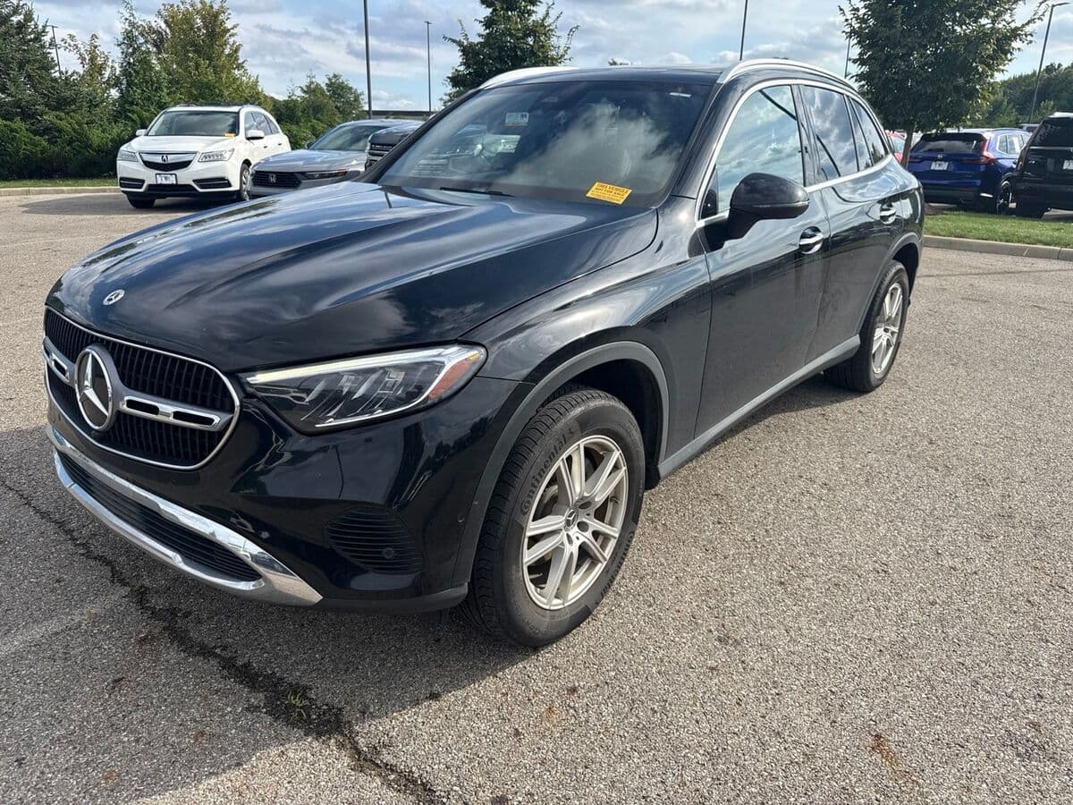 2023 Mercedes-Benz GLC GLC 300 — photo 1 of 8