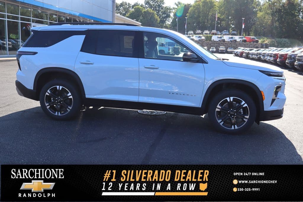 2027 Chevrolet Traverse LT — photo 1 of 38