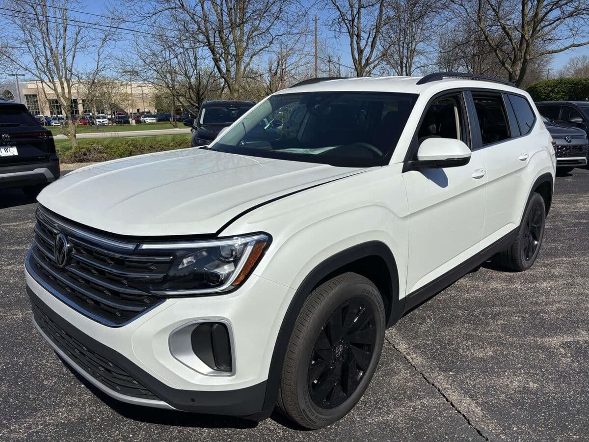 2026 Volkswagen Atlas 2.0T SE w/Technology — photo 1 of 13