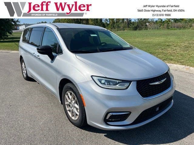 2024 Chrysler Pacifica Touring L — photo 1 of 14