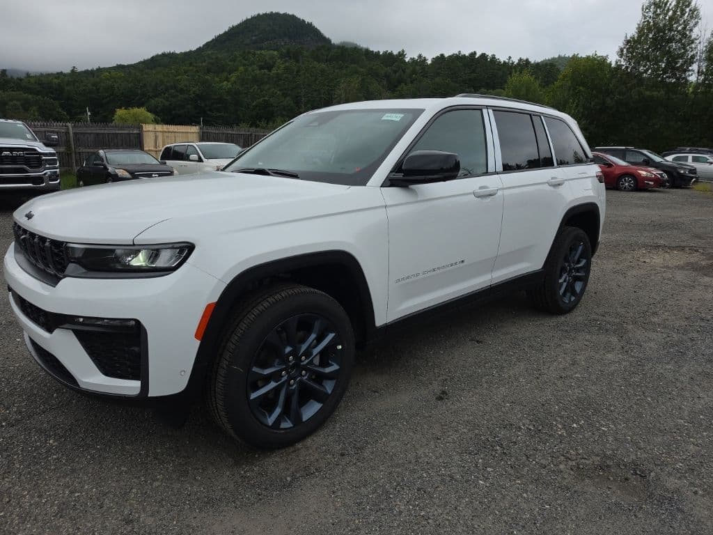2026 Jeep Grand Cherokee Base — photo 1 of 11