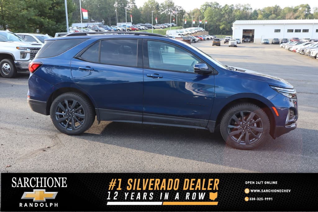 2022 Chevrolet Equinox RS — photo 1 of 4