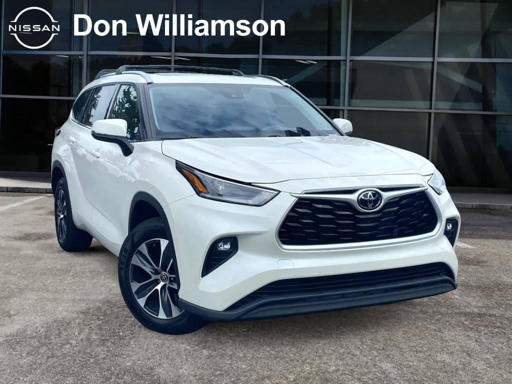 2021 Toyota Highlander XLE — photo 1 of 32