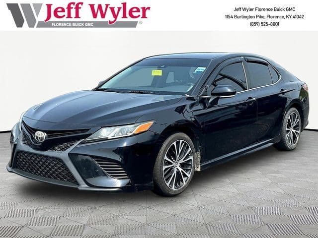 2018 Toyota Camry SE — photo 1 of 33