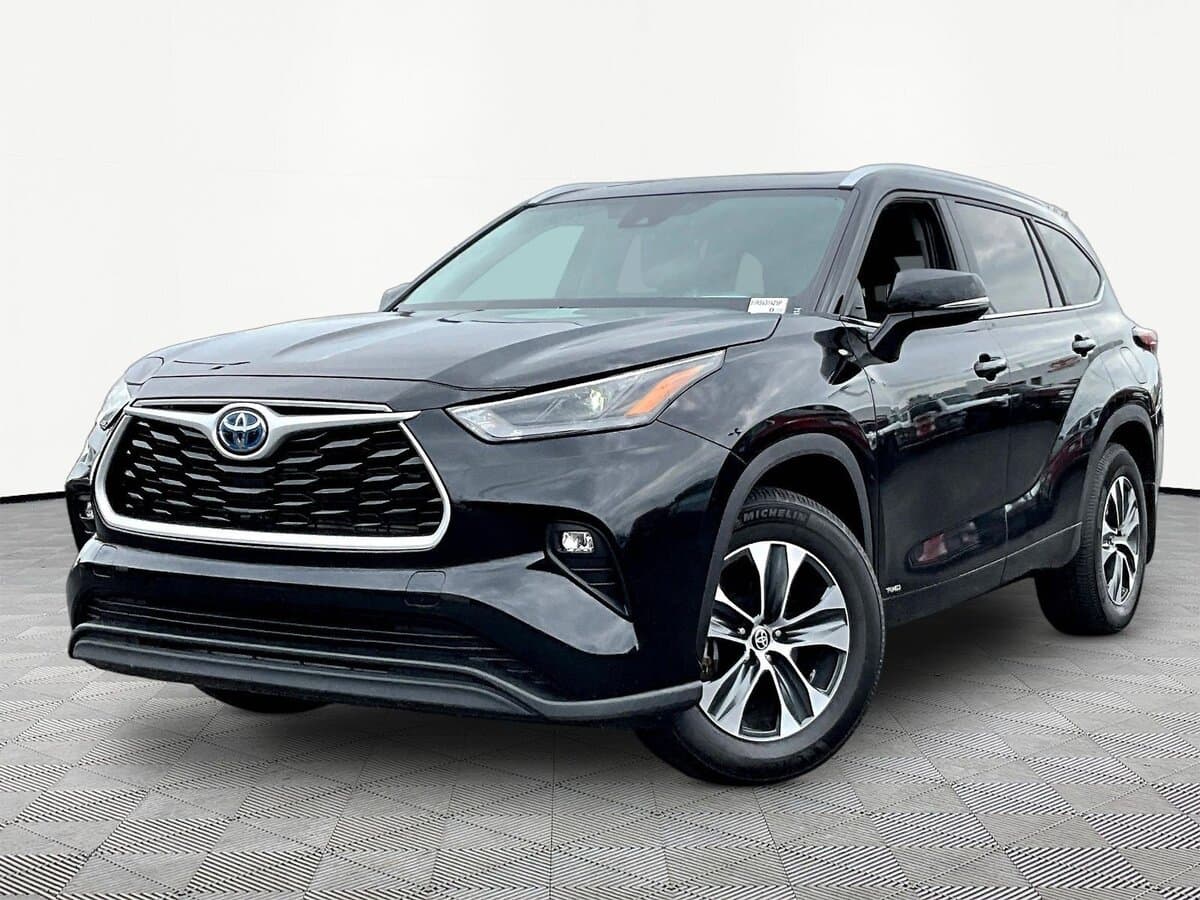 2024 Toyota Highlander Base — photo 1 of 20