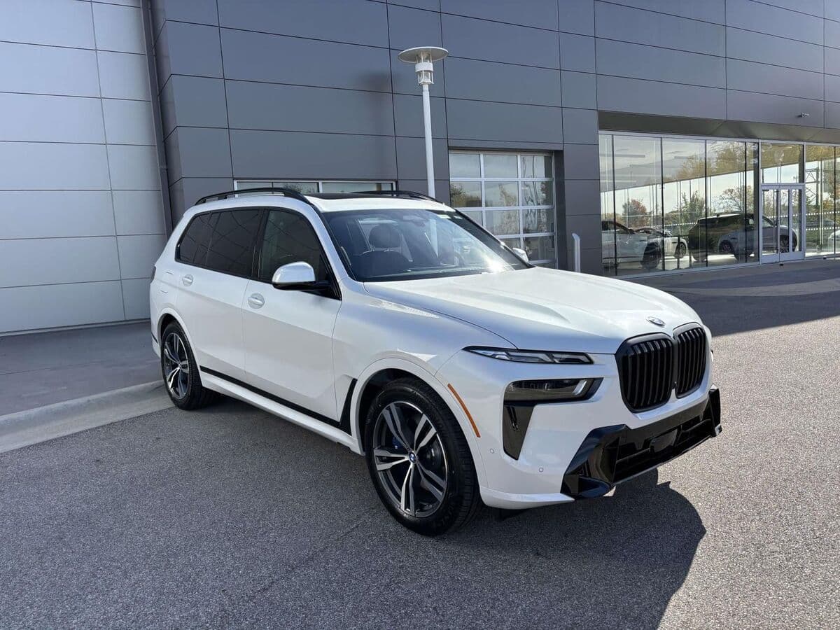 2026 BMW X7 xDrive40i — photo 1 of 16