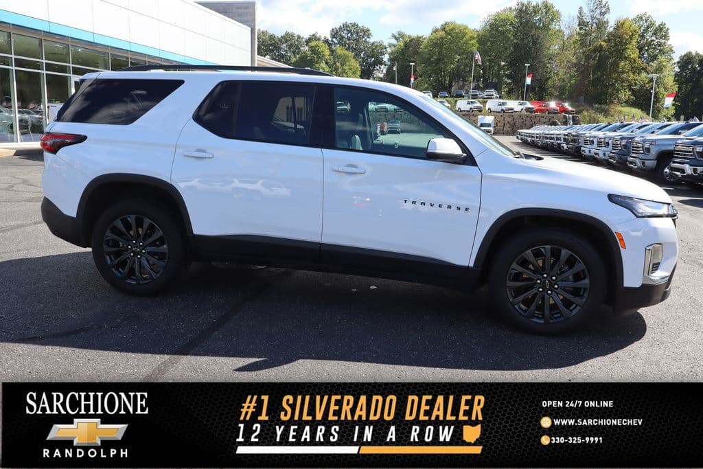 2023 Chevrolet Traverse RS — photo 1 of 42