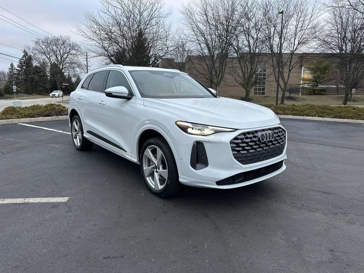 2025 Audi Q5 Premium Plus — photo 1 of 31