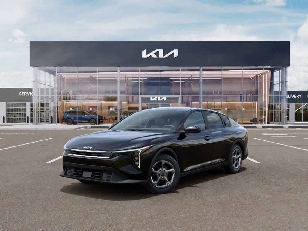 2026 Kia K4 LXS — photo 1 of 27