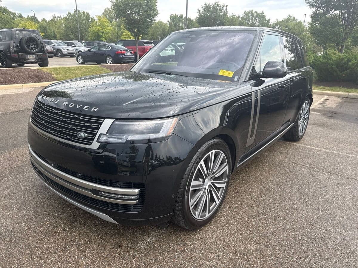 2023 Land Rover Range Rover SE — photo 1 of 8