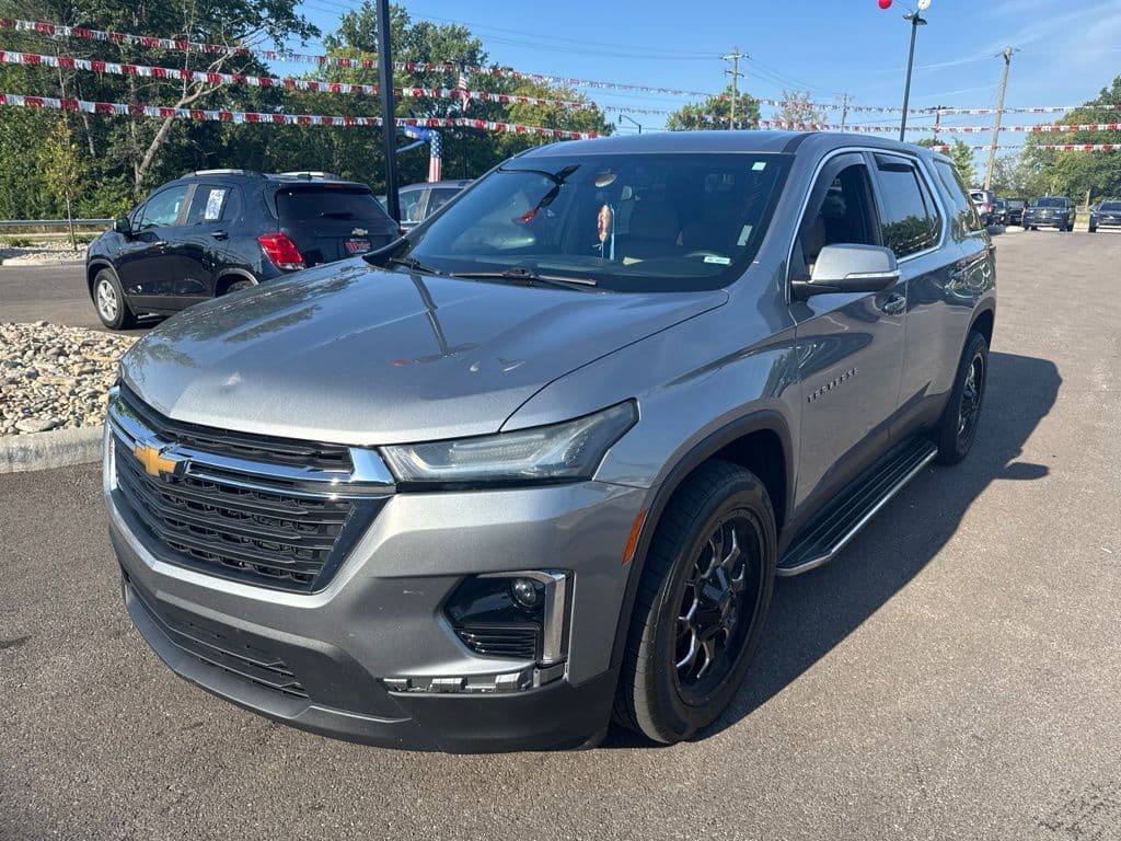 2023 Chevrolet Traverse LS — photo 1 of 32