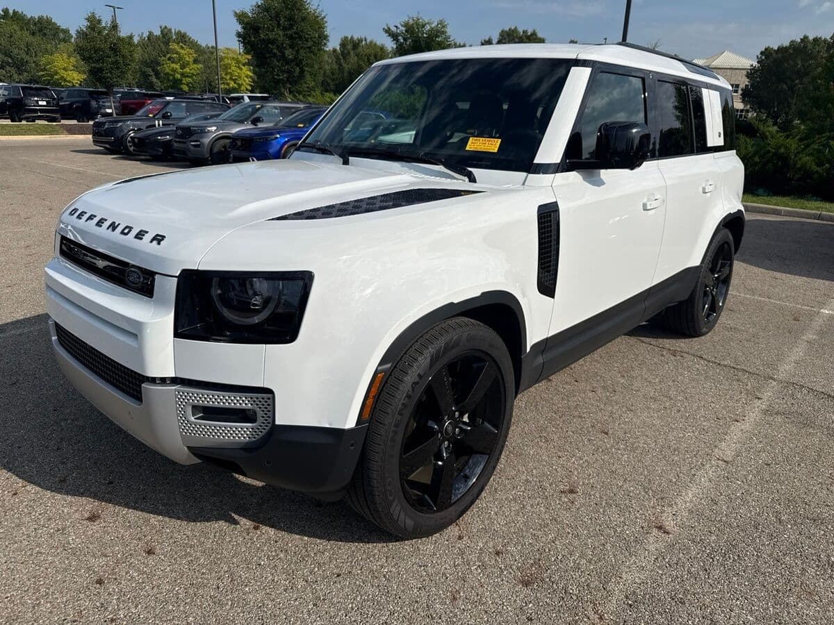 2024 Land Rover Defender S — photo 1 of 8