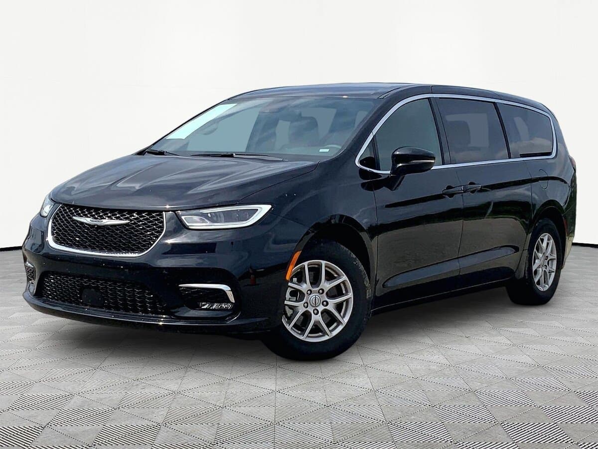 2025 Chrysler Pacifica Select — photo 1 of 39