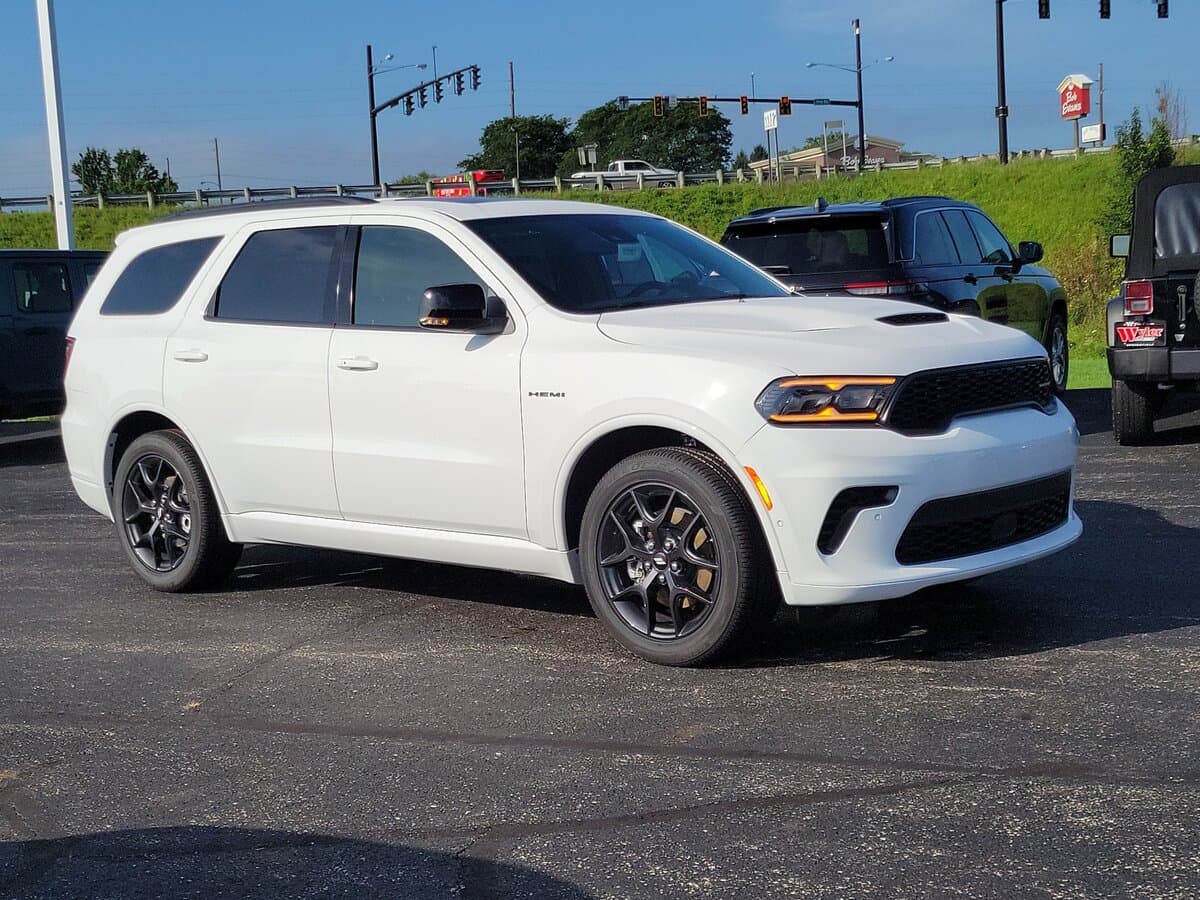 2026 Dodge Durango GT Plus HEMI V8 — photo 1 of 15