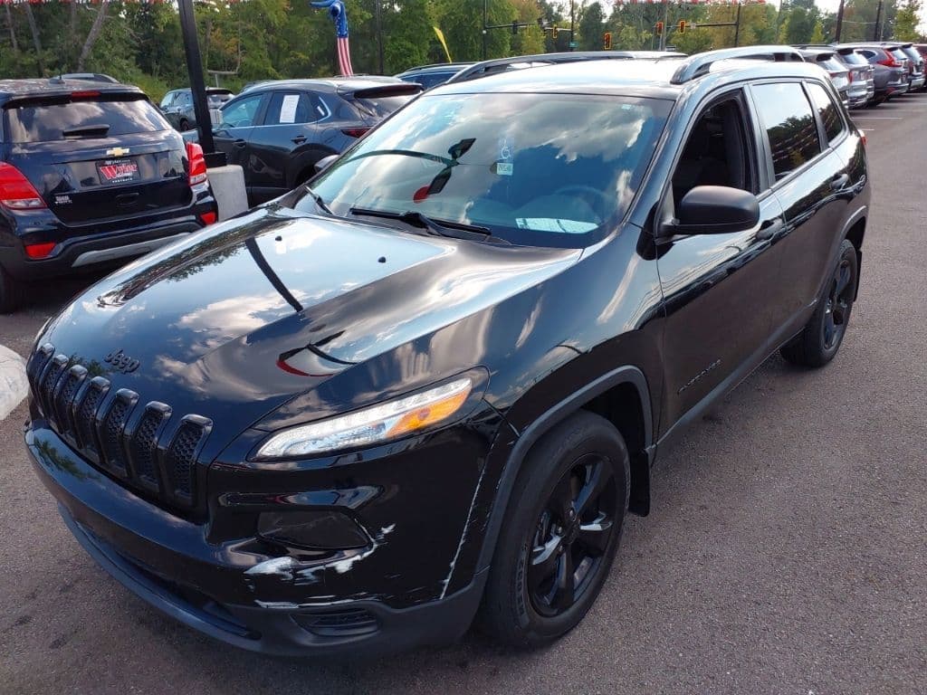 2017 Jeep Cherokee Sport — photo 1 of 24