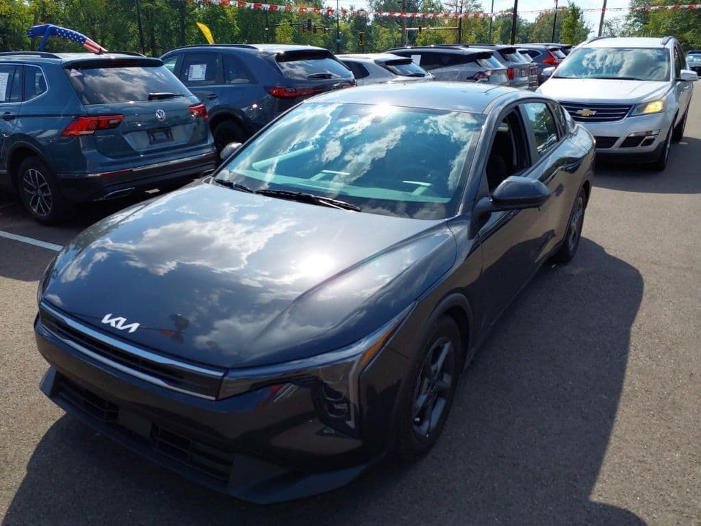 2025 Kia K4 LXS — photo 1 of 22