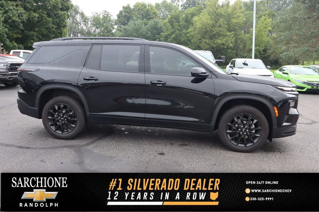 2024 Chevrolet Traverse LT — photo 1 of 4