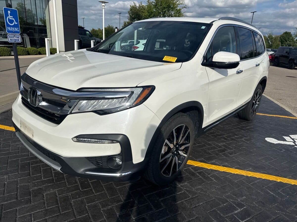 2019 Honda Pilot Touring 7-Passenger — photo 1 of 9