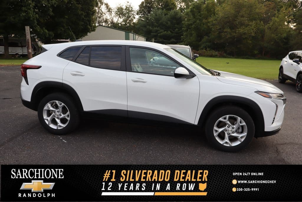 2024 Chevrolet Trax LS — photo 1 of 4