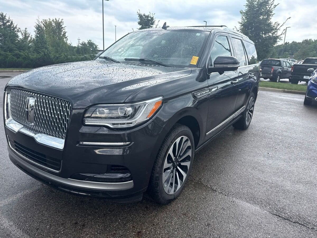 2023 Lincoln Navigator Reserve — photo 1 of 8