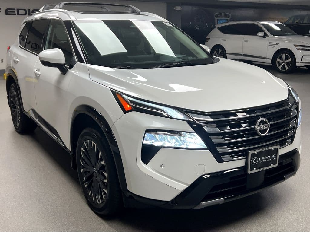 2026 Nissan Rogue Platinum — photo 1 of 42