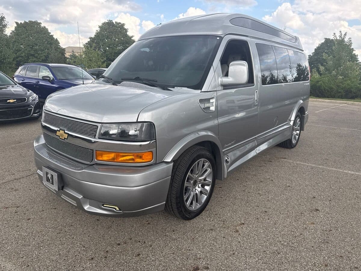 2021 Chevrolet Express Passenger LS — photo 1 of 10