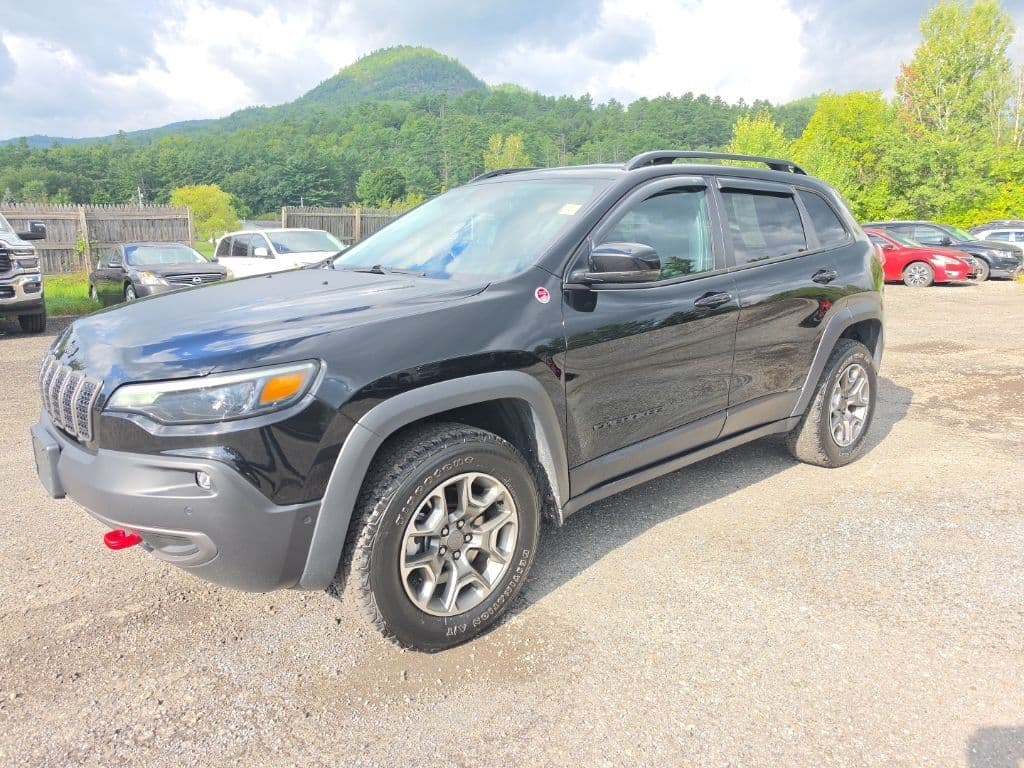 2023 Jeep Cherokee Trailhawk — photo 1 of 12