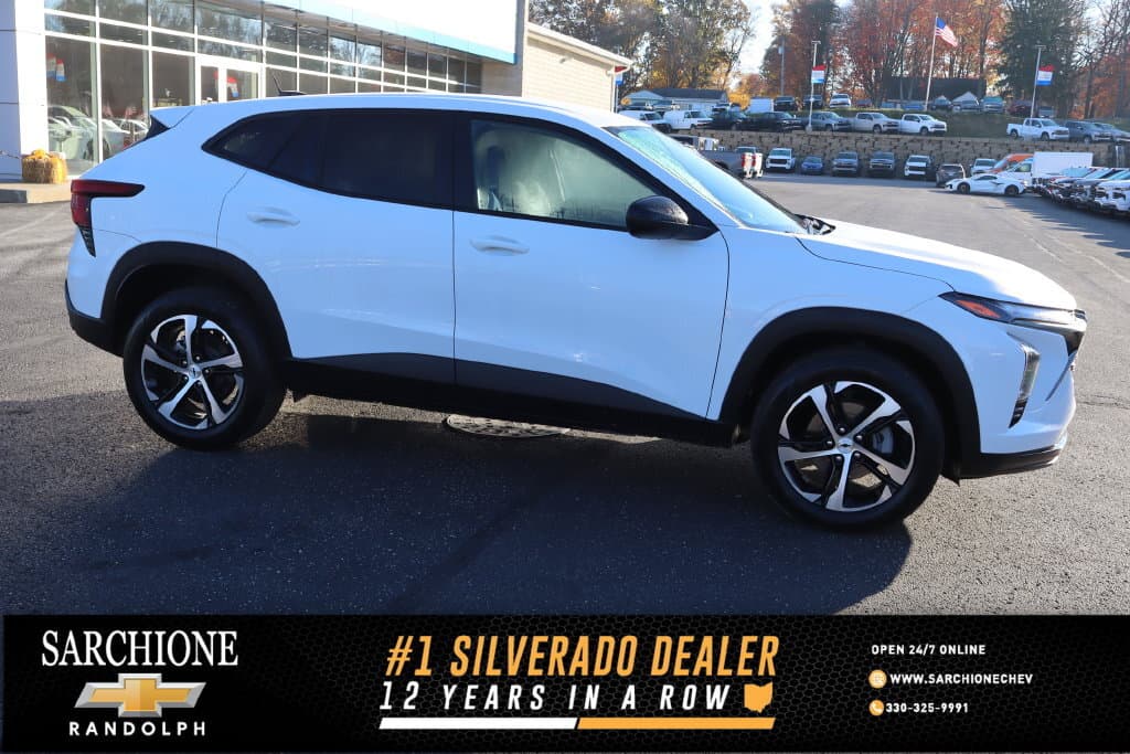2024 Chevrolet Trax 1RS — photo 1 of 31
