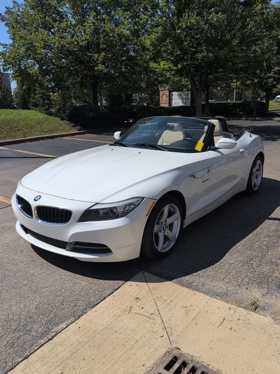 2011 BMW Z4 sDrive30i — photo 1 of 16
