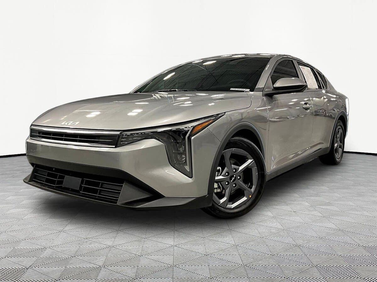 2025 Kia K4 LXS — photo 1 of 37