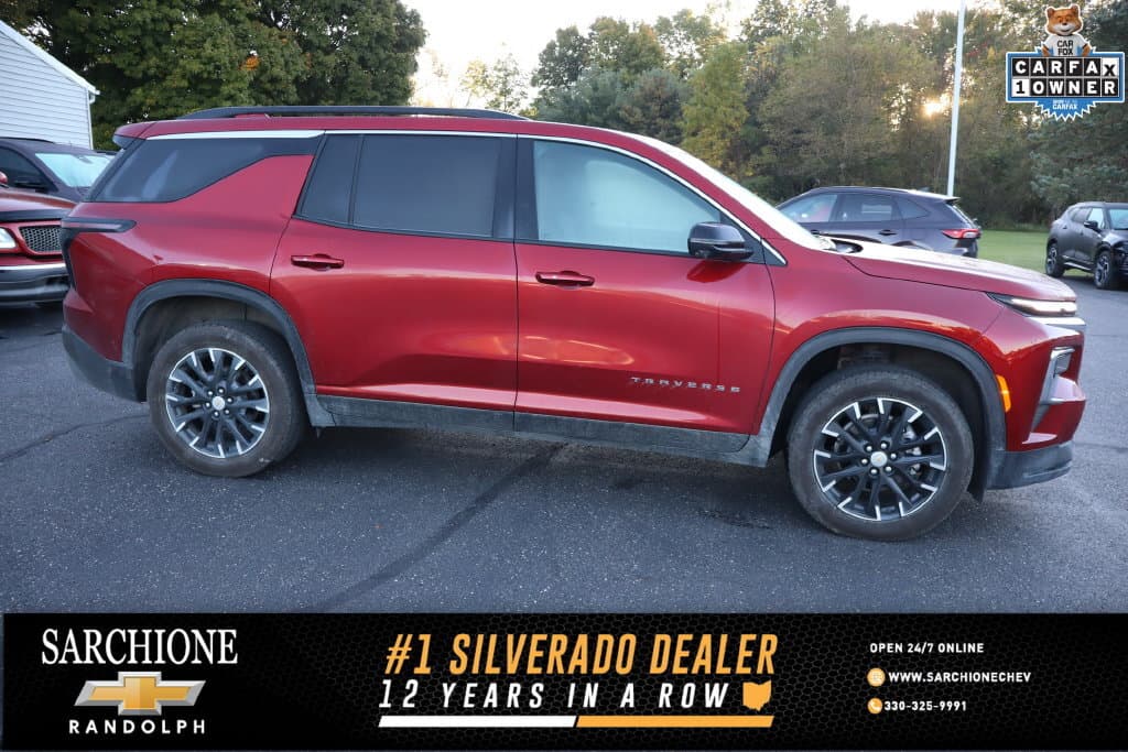 2025 Chevrolet Traverse FWD LT — photo 1 of 4