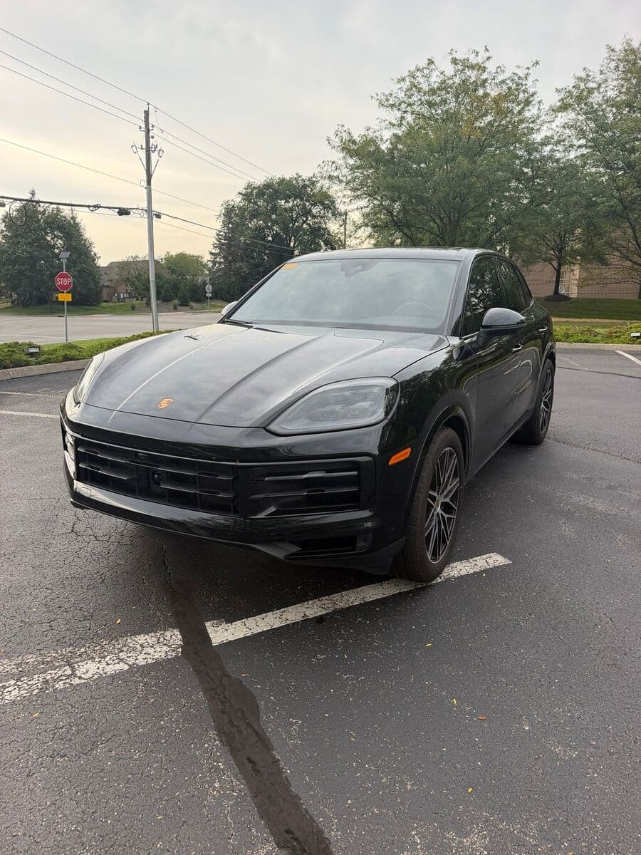 2025 Porsche Cayenne S — photo 1 of 6