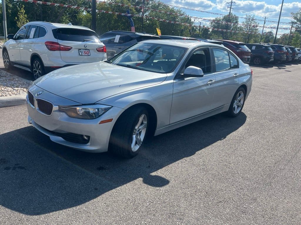 2013 BMW 3 Series 320i xDrive — photo 1 of 25