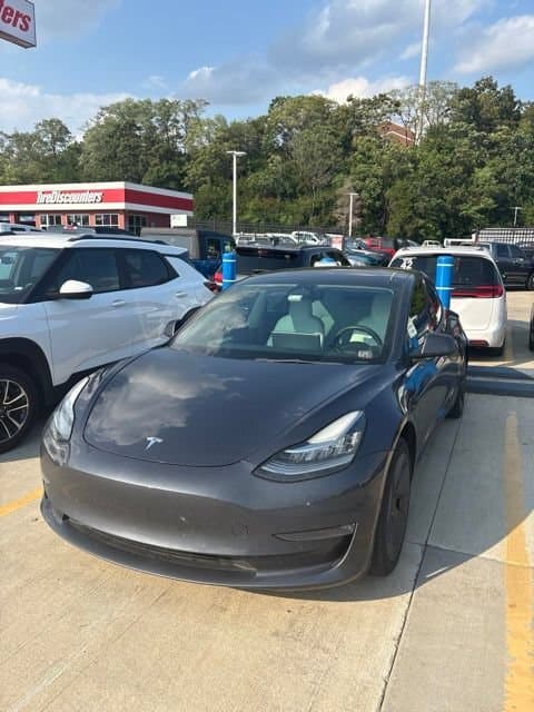 2022 Tesla Model 3 Long Range — photo 1 of 9