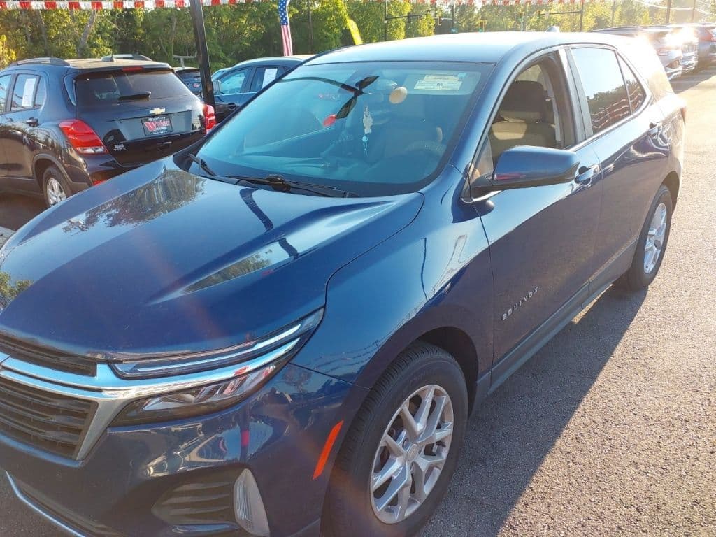 2022 Chevrolet Equinox LT — photo 1 of 21